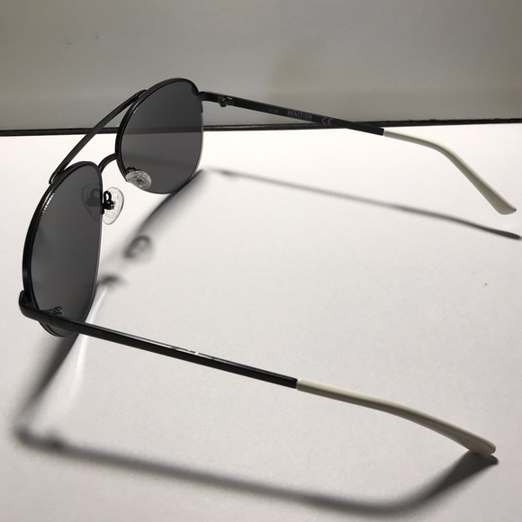 REACTION KENNETH COLE BLACK AVIATOR SUNGLASSES - Picture 6 of 16